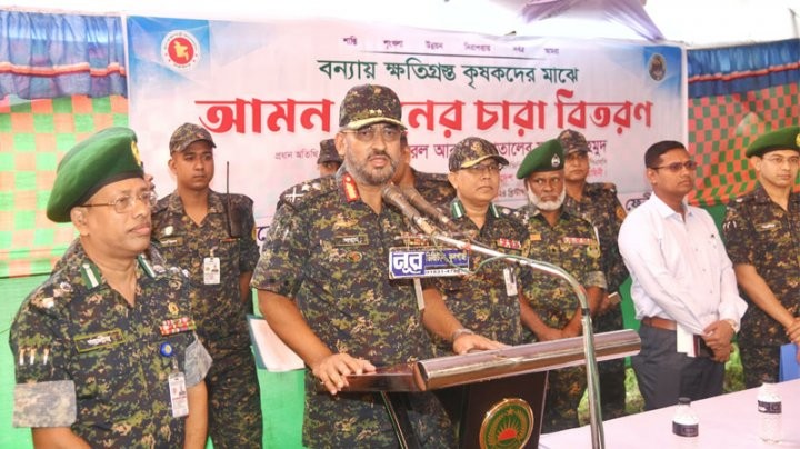 কুমিল্লা ও ফেনীতে ৪০০ কৃষককে ধানের চারা দিলো আনসার