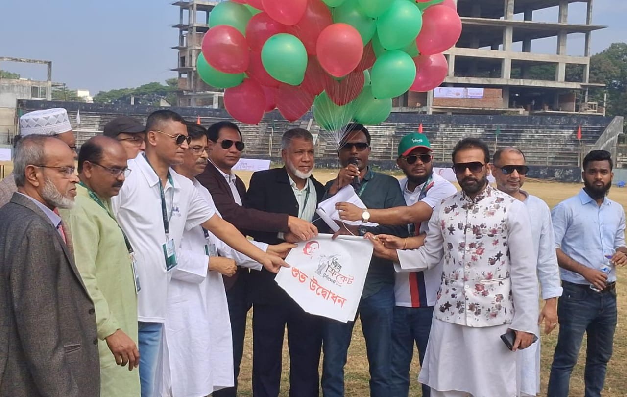 কুমিল্লায় জিয়া ক্রিকেট টুর্নামেন্টে লাল সবুজের লড়াইয়ে লাল দলের বিজয়