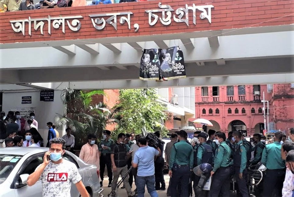 ৩০ লাখ টাকা চাঁদা না পেয়ে  চিকিৎসককে অপহরণ,  সাবেক ওসিসহ ৬ জনের বিরুদ্ধে মামলা